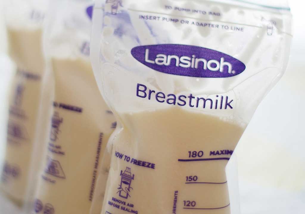 How to Clean Nursing Pillows: Stain Removal and Odor Elimination