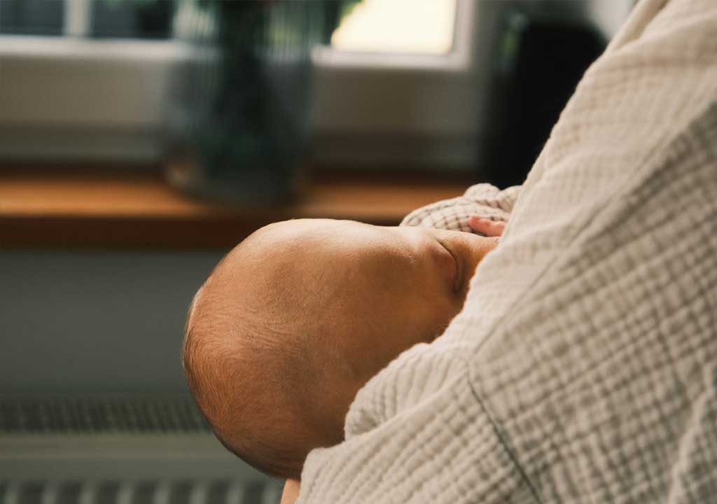 Ergonomic Nursing Pillow Arrangements for Bed, Chair, and Sofa