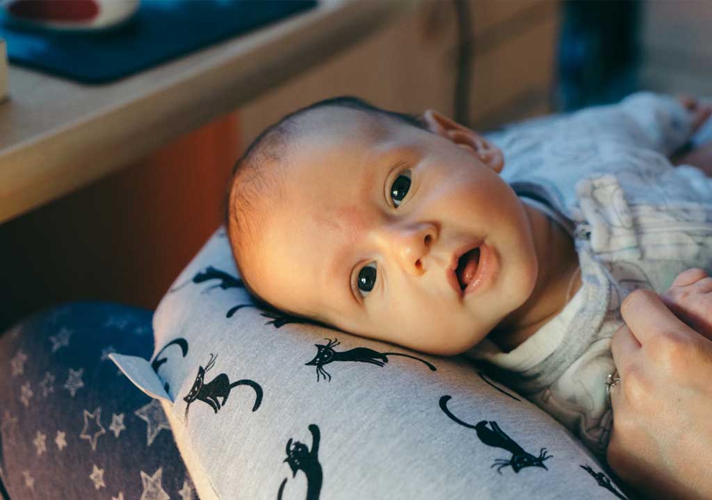 Sleep Soundly on the Road: Nursing Pillow Setup in Cars, Planes, and Hotels